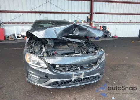 2015 Volvo V60 T6 R-Design Platinum из США, поврежденный, VIN YV1902SS9F1243417